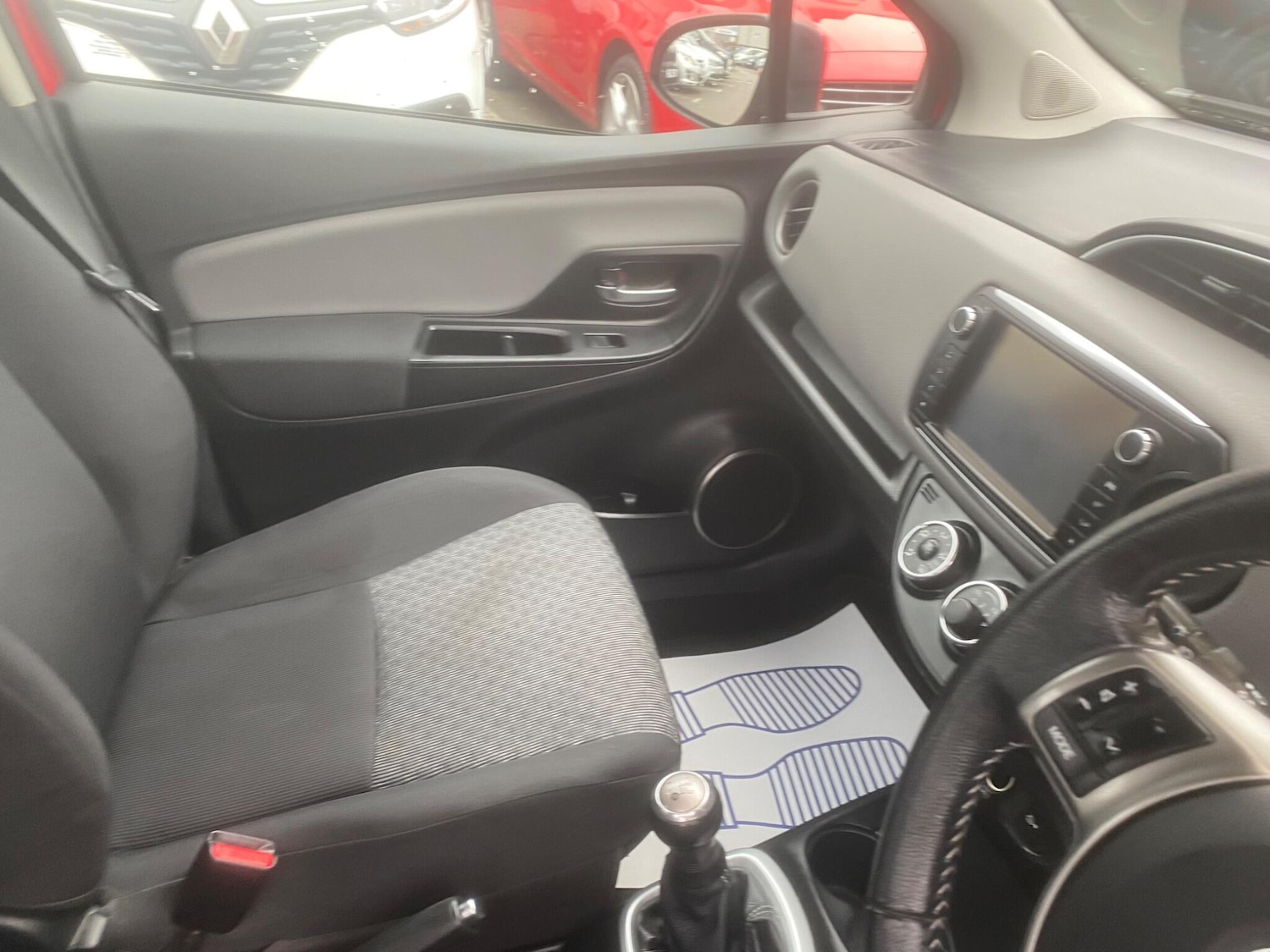 Used Toyota Yaris 2015 for sale - 76550633: Photo 49