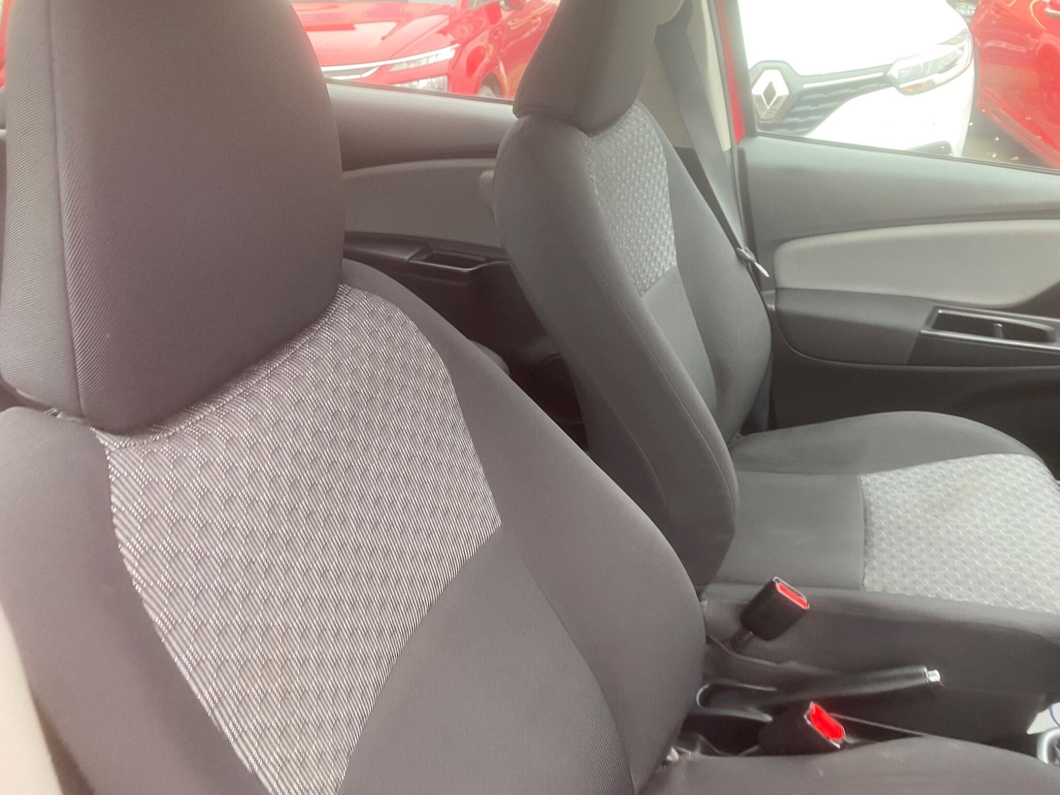 Used Toyota Yaris 2015 for sale - 76550633: Photo 50