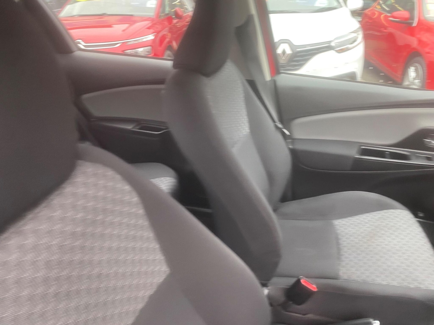 Used Toyota Yaris 2015 for sale - 76550633: Photo 51