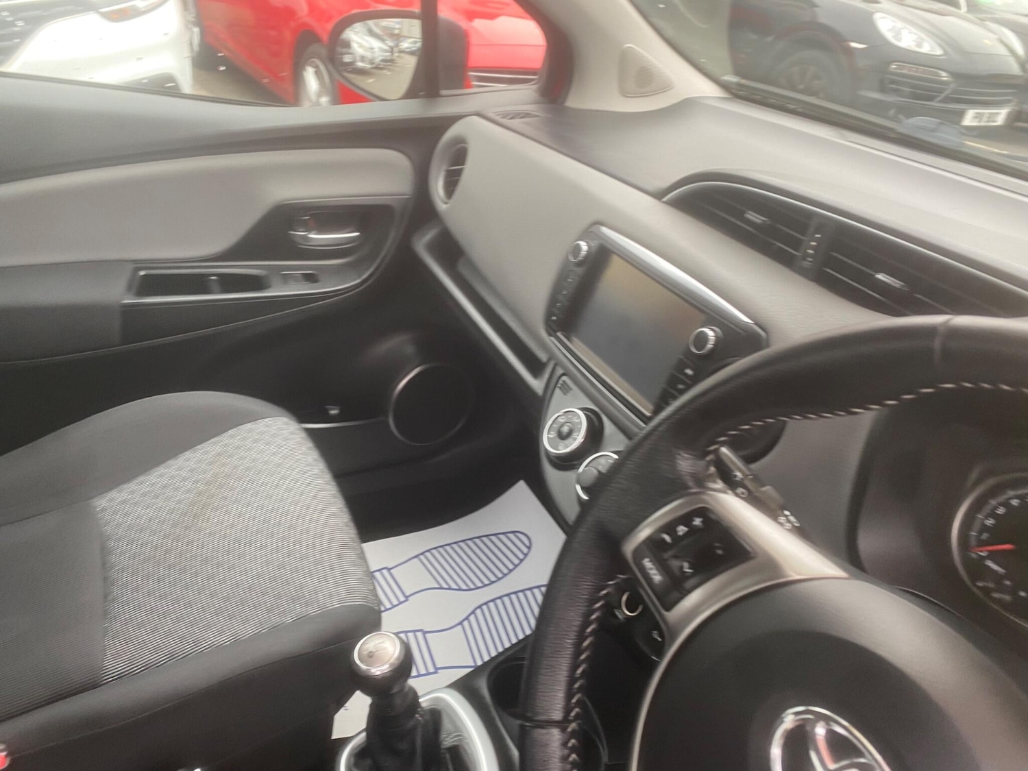 Used Toyota Yaris 2015 for sale - 76550633: Photo 52