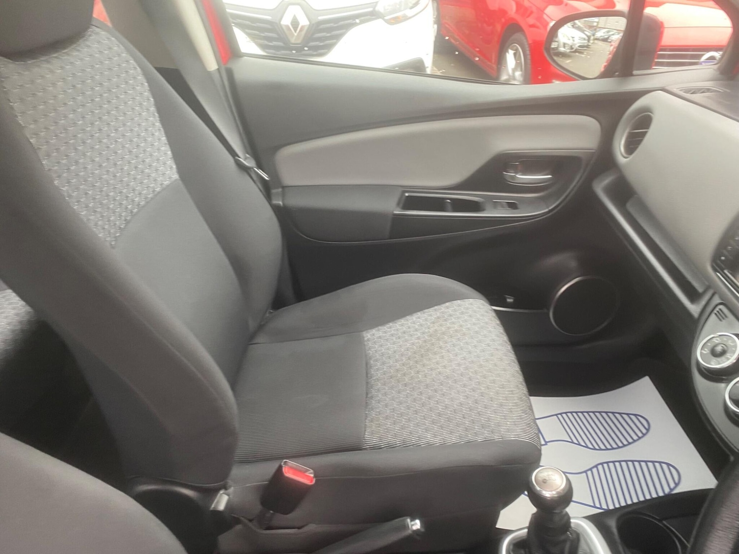 Used Toyota Yaris 2015 for sale - 76550633: Photo 53