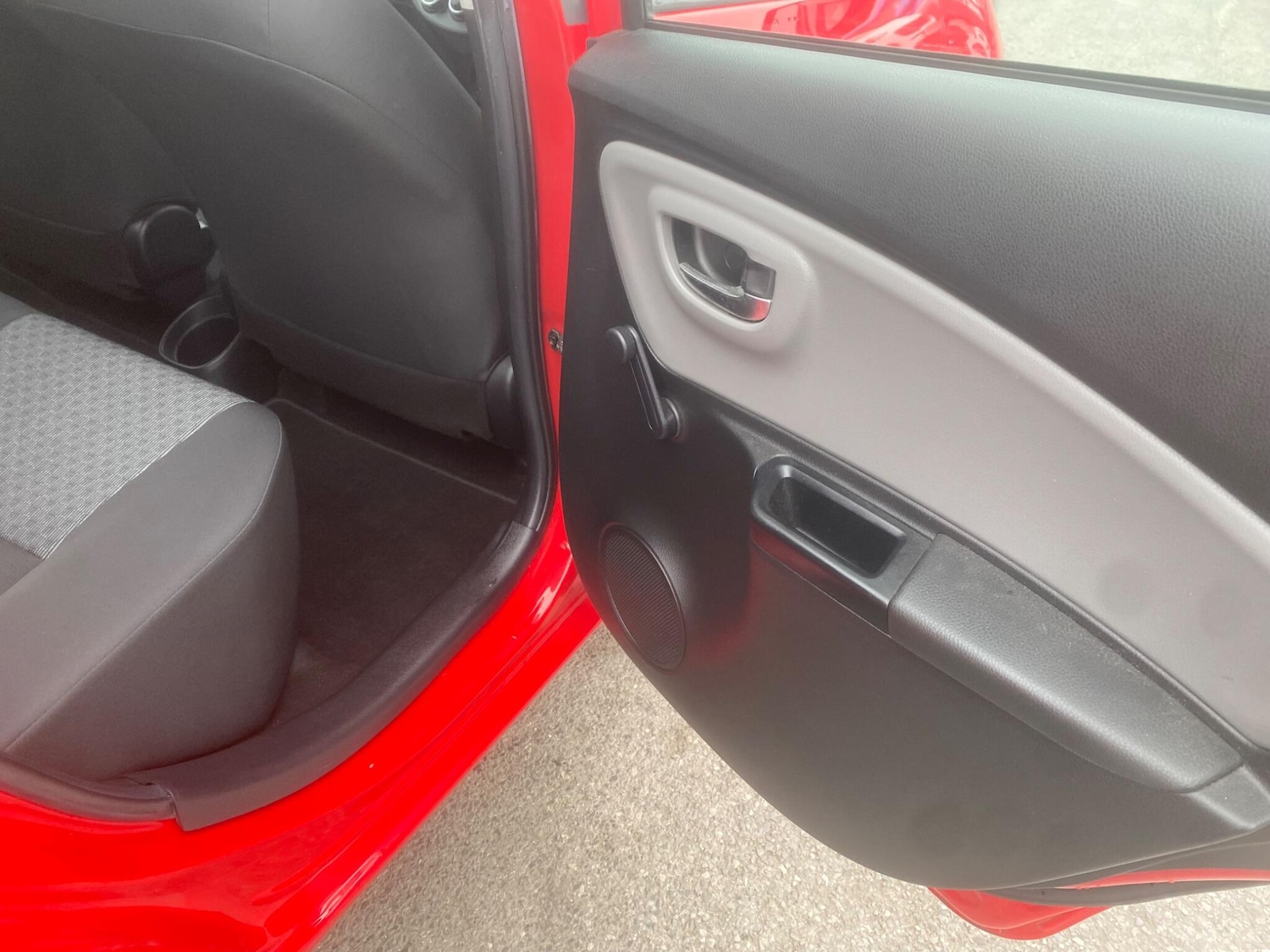 Used Toyota Yaris 2015 for sale - 76550633: Photo 57