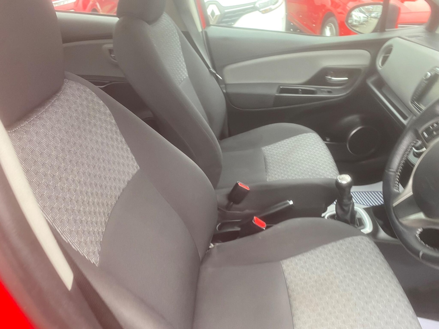 Used Toyota Yaris 2015 for sale - 76550633: Photo 62