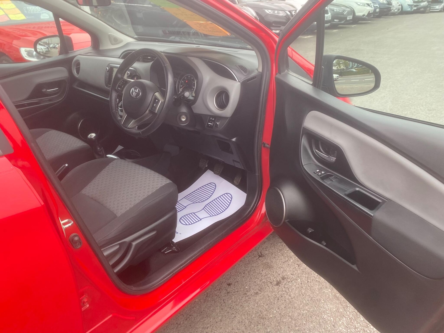 Used Toyota Yaris 2015 for sale - 76550633: Photo 65