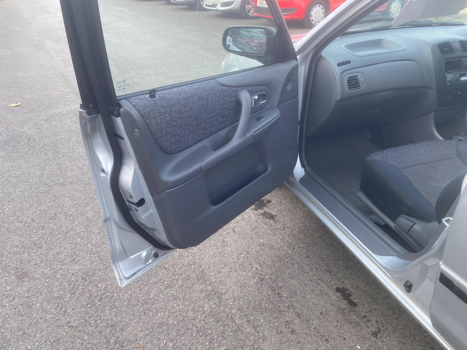 Used Mazda 323 2001 for sale - 76995977: Photo 20