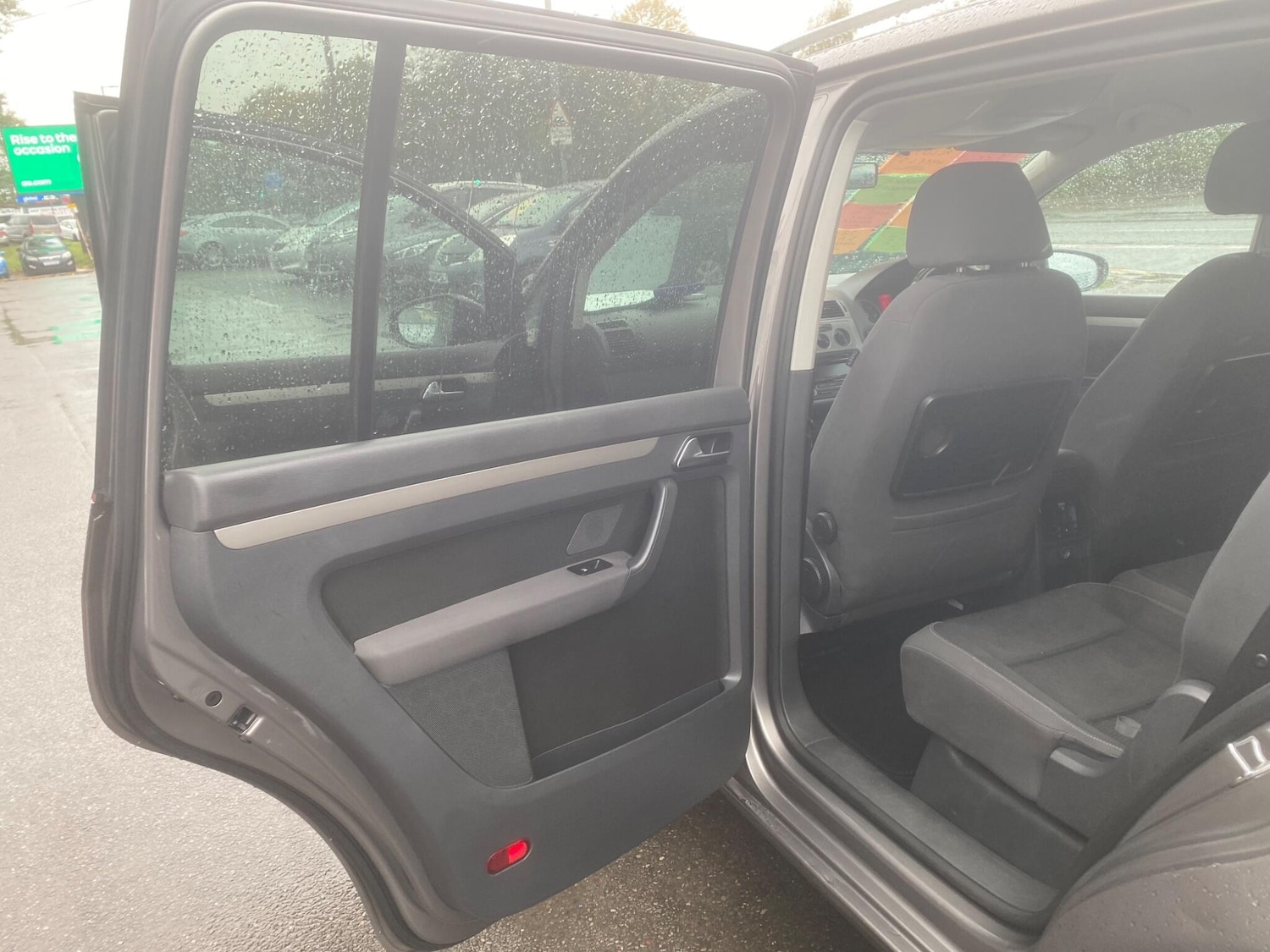 Used Volkswagen Touran 2009 for sale - 76550604: Photo 31