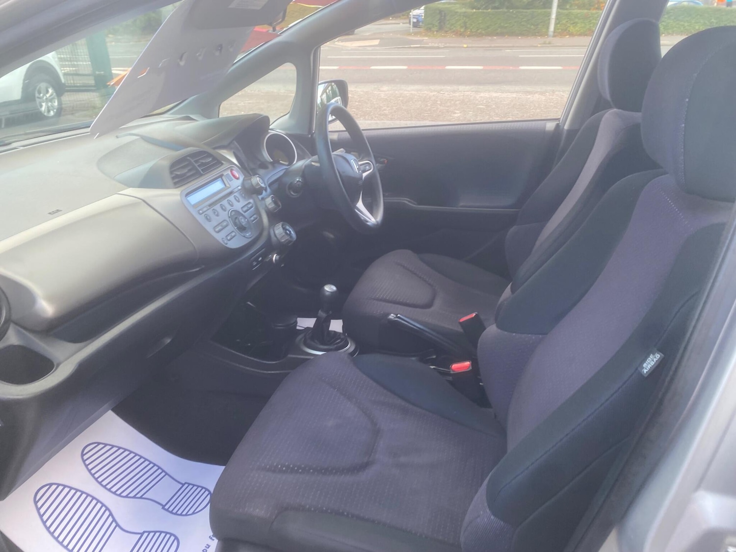 Used Honda Jazz 2010 for sale - 76988378: Photo 25