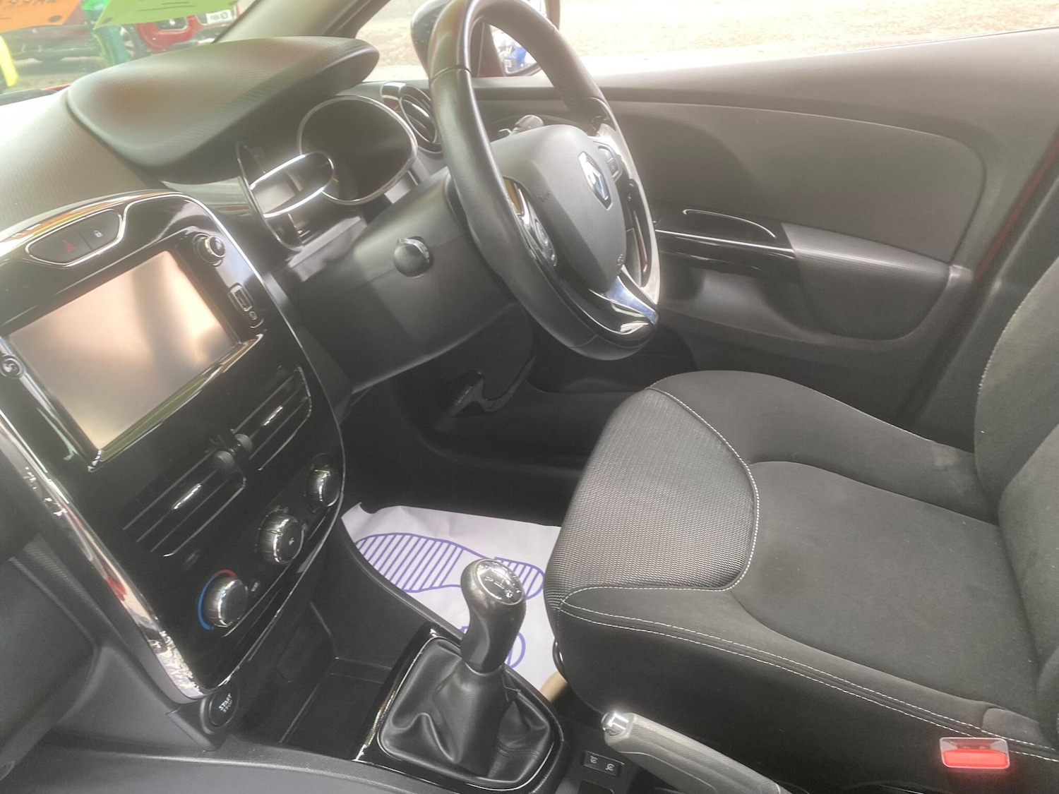 Used Renault Clio 2015 for sale - 76549275: Photo 19