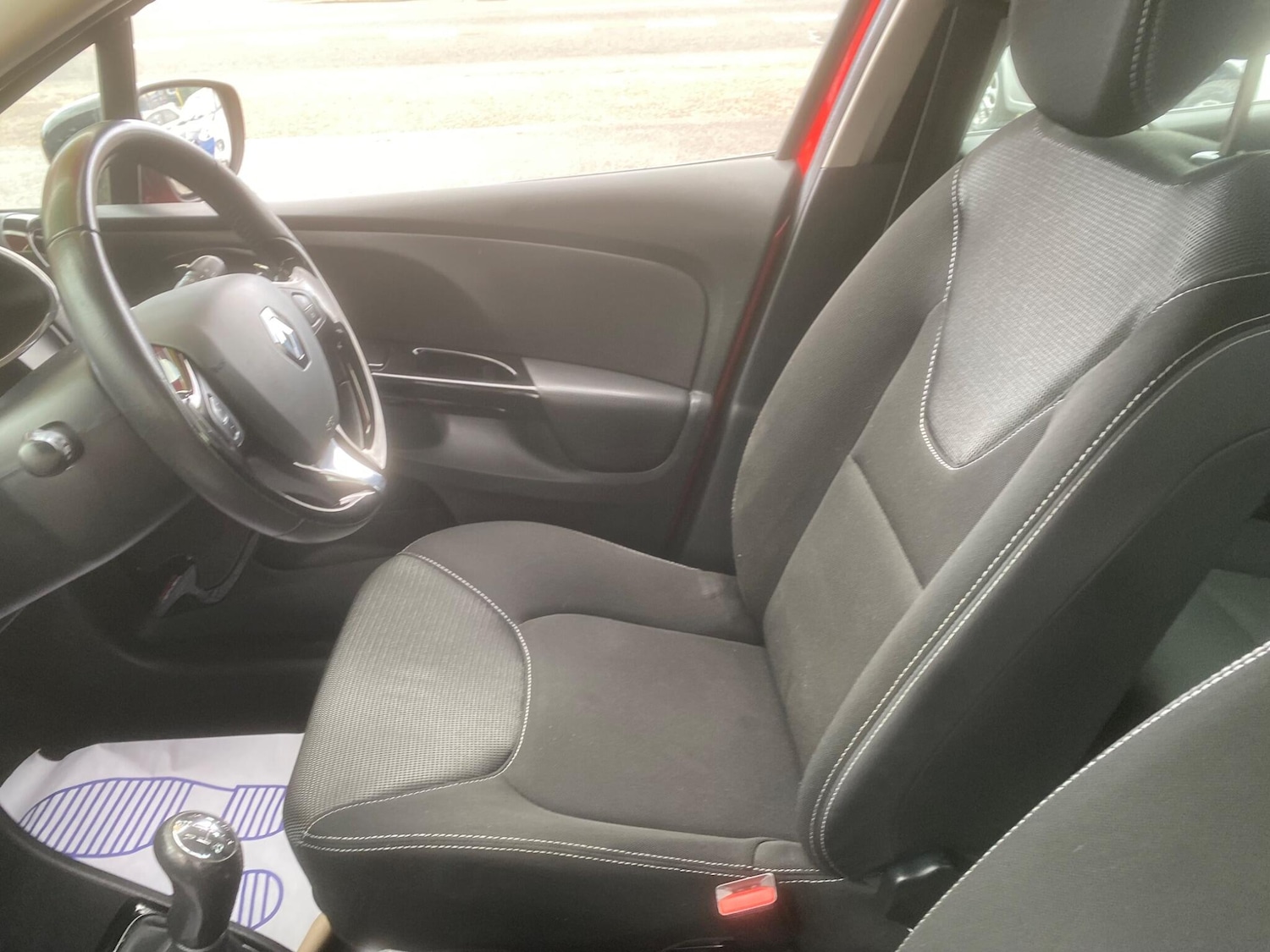 Used Renault Clio 2015 for sale - 76549275: Photo 20