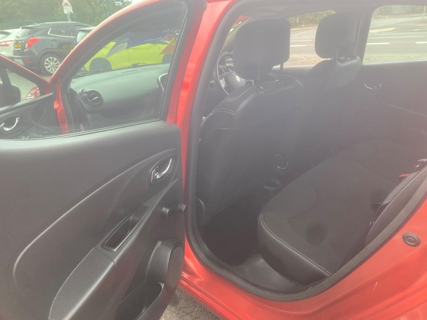 Used Renault Clio 2015 for sale - 76549275: Photo 32