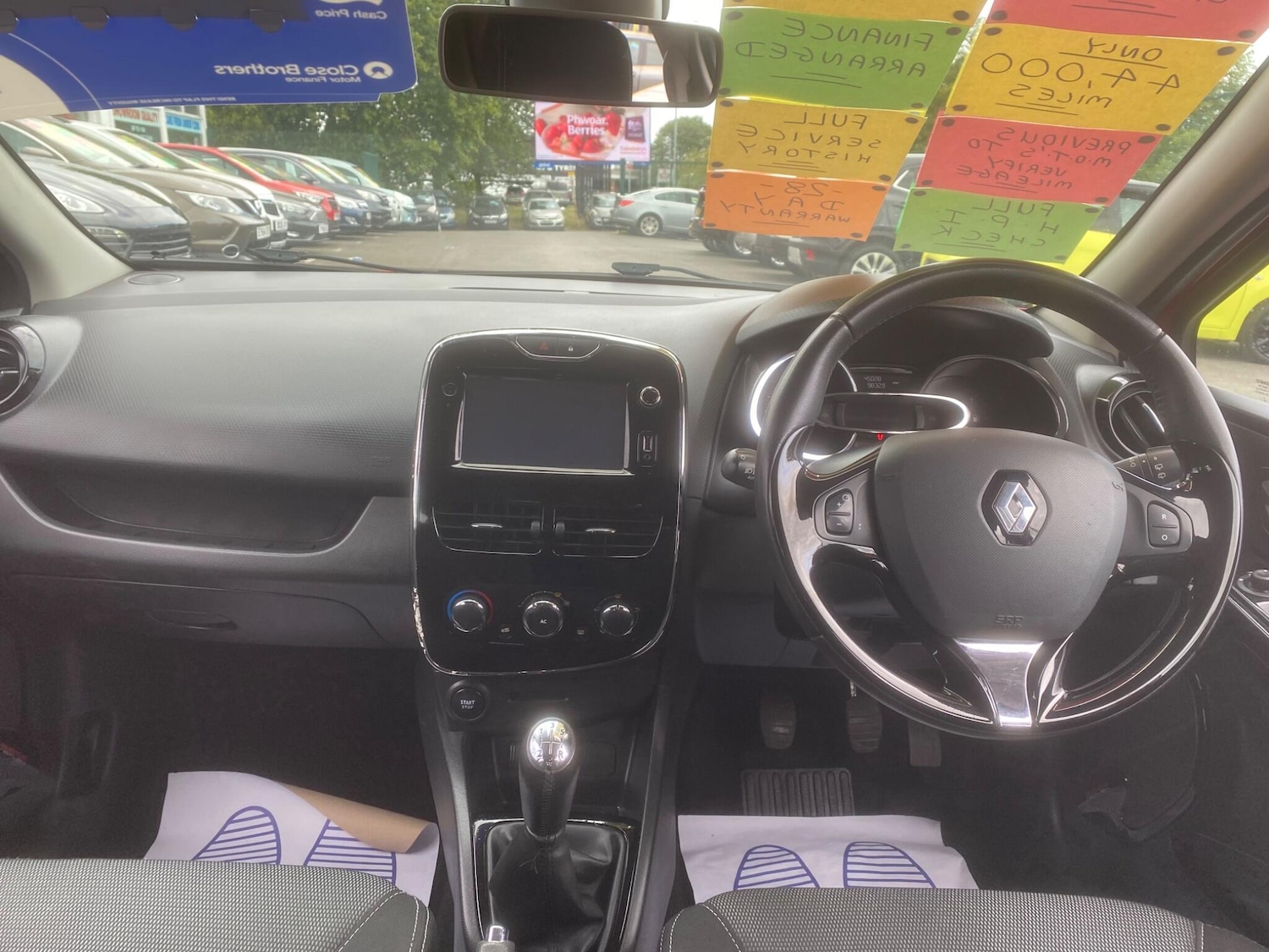 Used Renault Clio 2015 for sale - 76549275: Photo 48