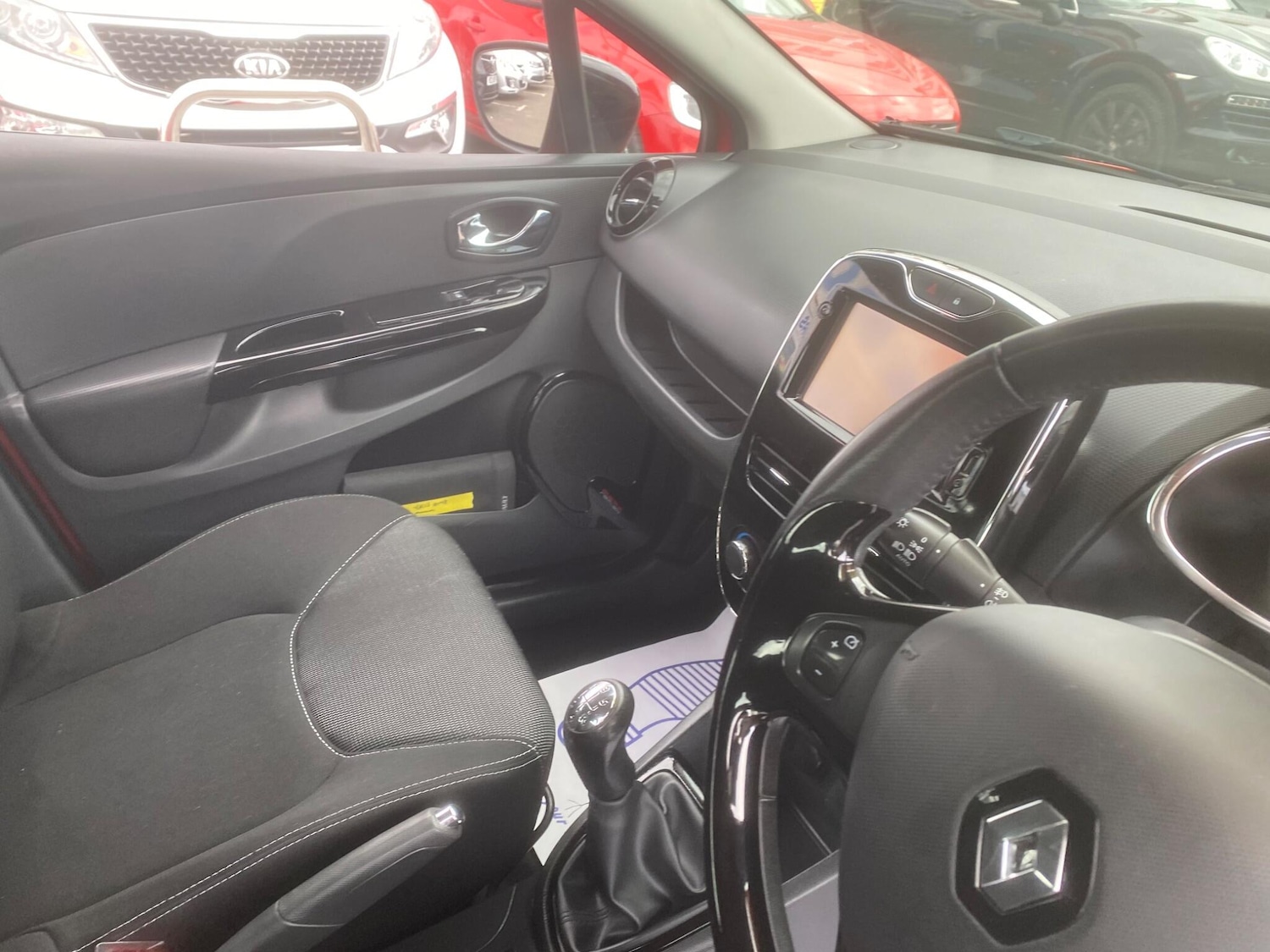 Used Renault Clio 2015 for sale - 76549275: Photo 58