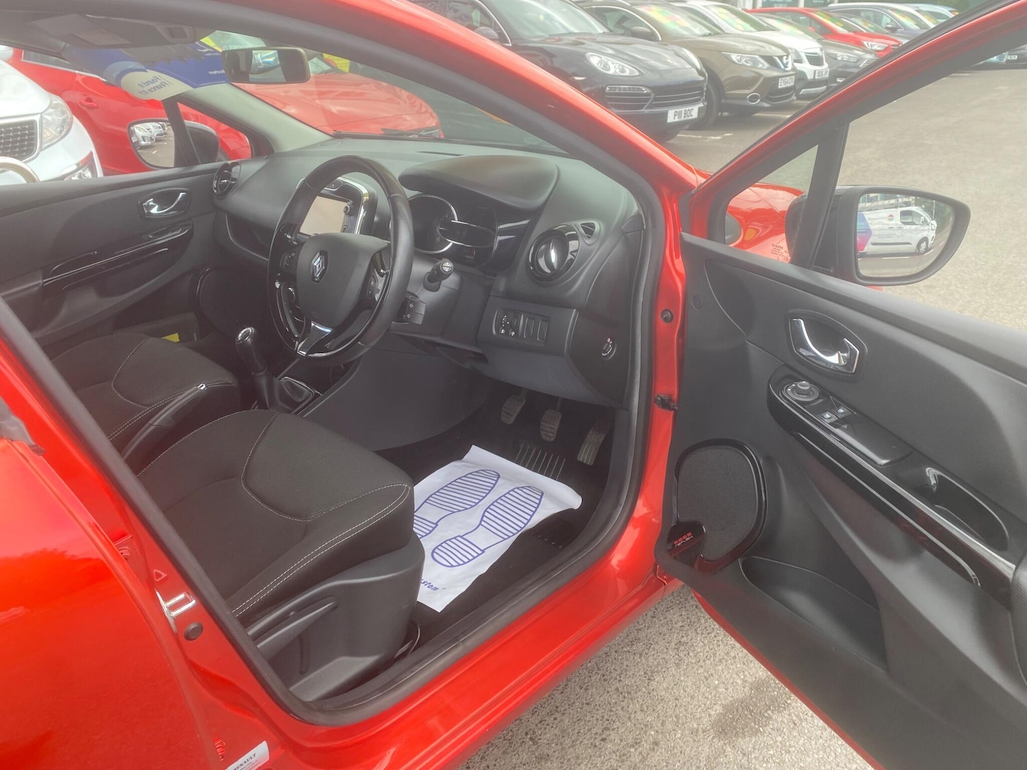 Used Renault Clio 2015 for sale - 76549275: Photo 64