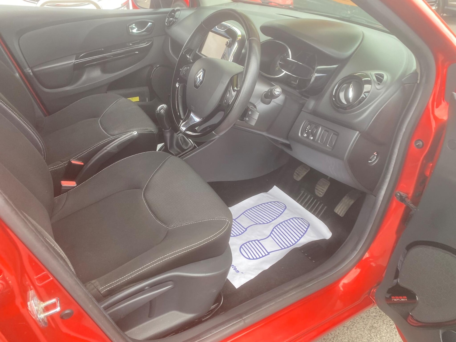 Used Renault Clio 2015 for sale - 76549275: Photo 65