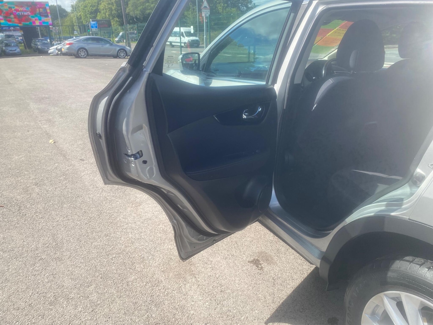 Used Nissan Qashqai 2015 for sale - 76549375: Photo 23