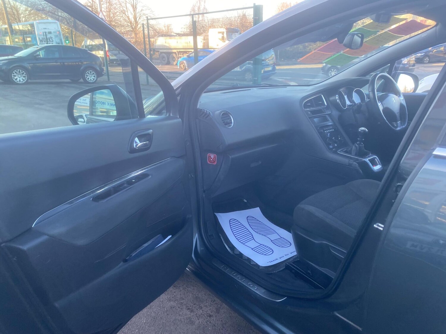 Used Peugeot 5008 2015 for sale - 76993984: Photo 28