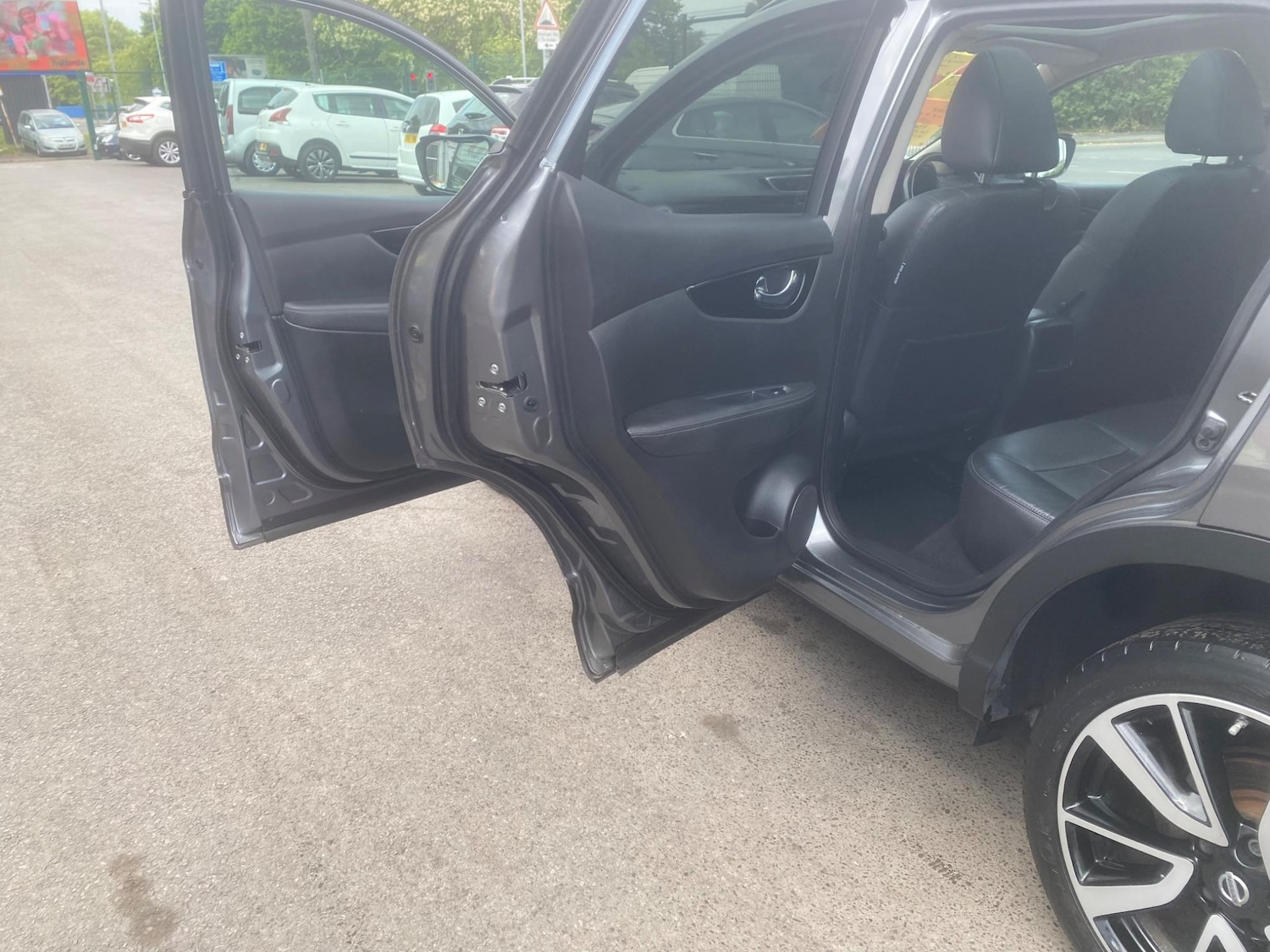 Used Nissan Qashqai 2016 for sale - 76550472: Photo 33