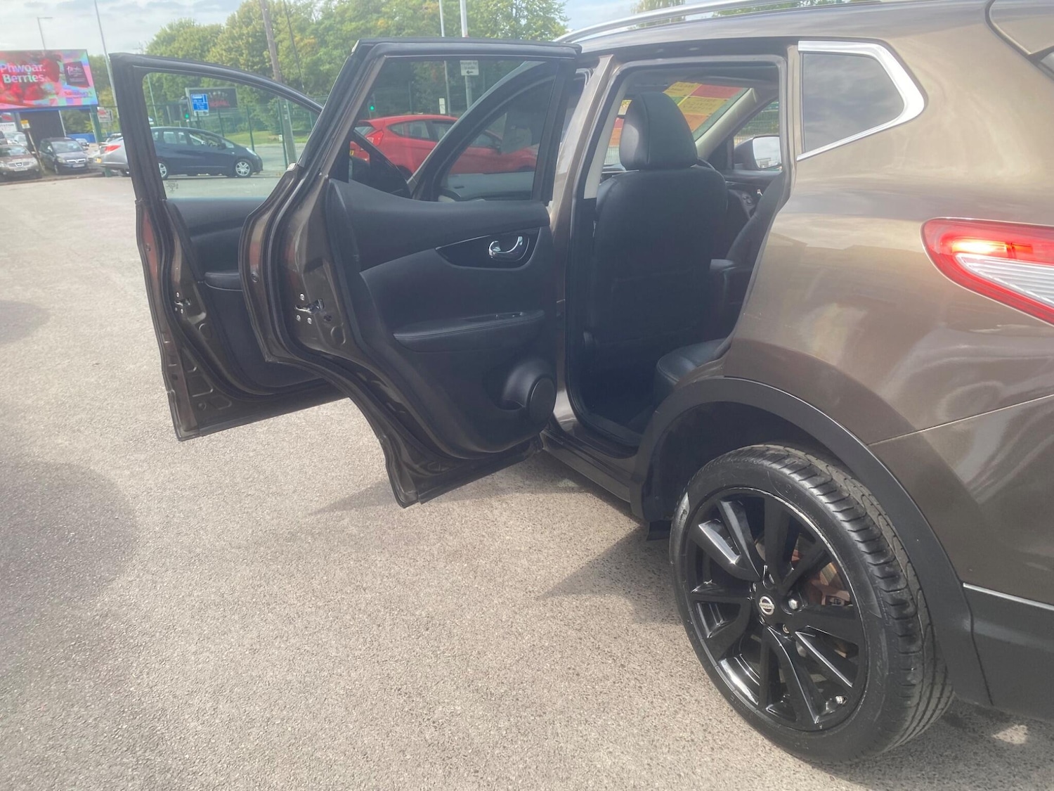 Used Nissan Qashqai 2014 for sale - 76550960: Photo 27