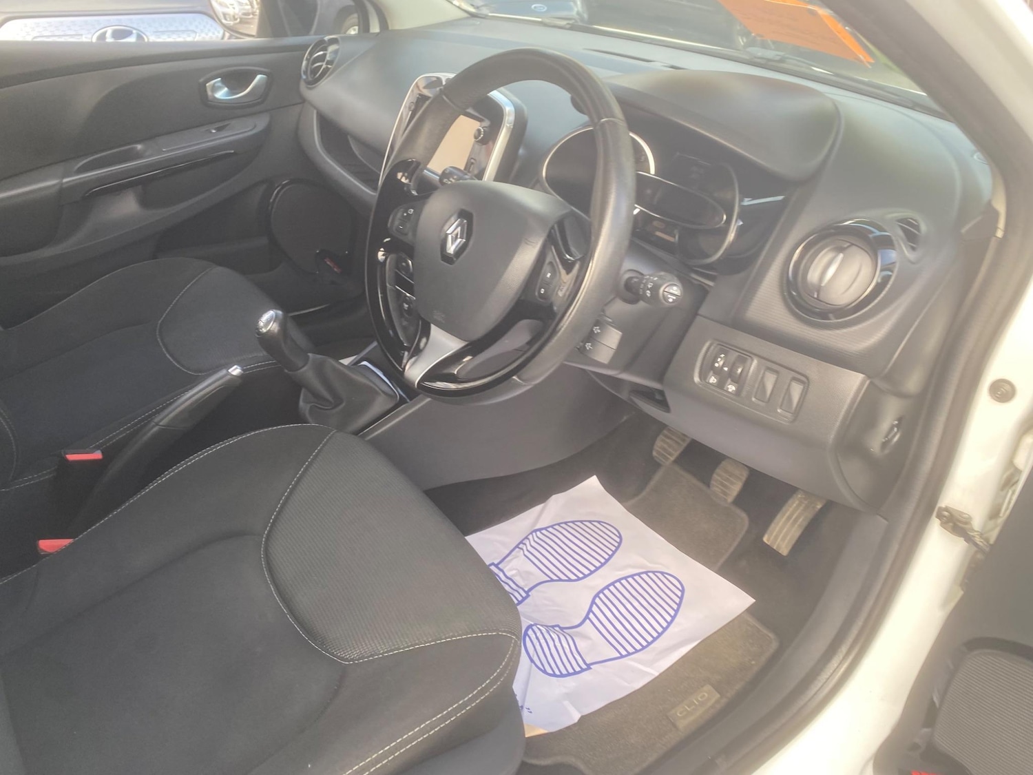 Used Renault Clio for sale - 76551031: Photo 57