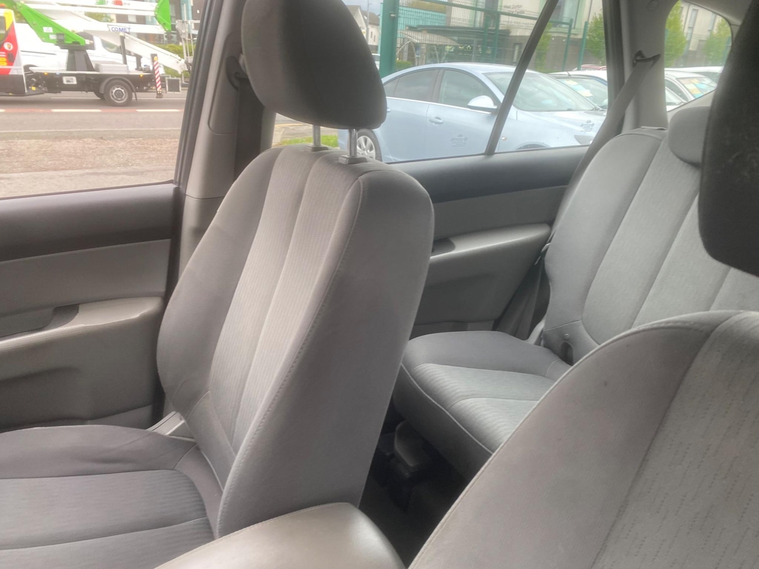 Used Kia Carens for sale - 76550571: Photo 18