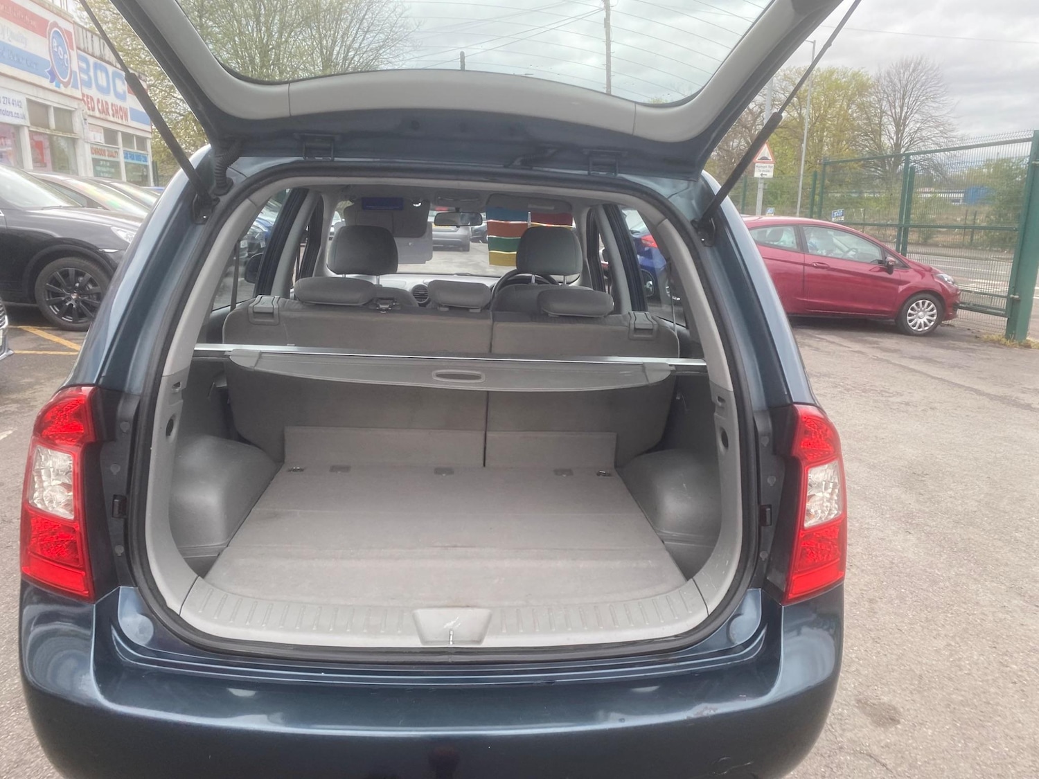 Used Kia Carens for sale - 76550571: Photo 40