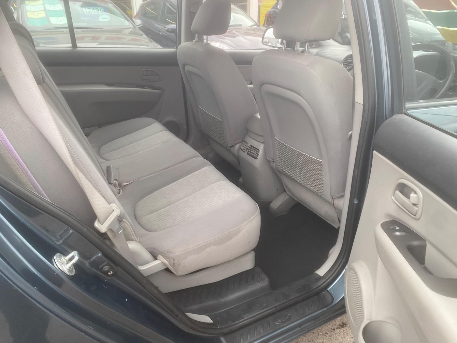 Used Kia Carens for sale - 76550571: Photo 50