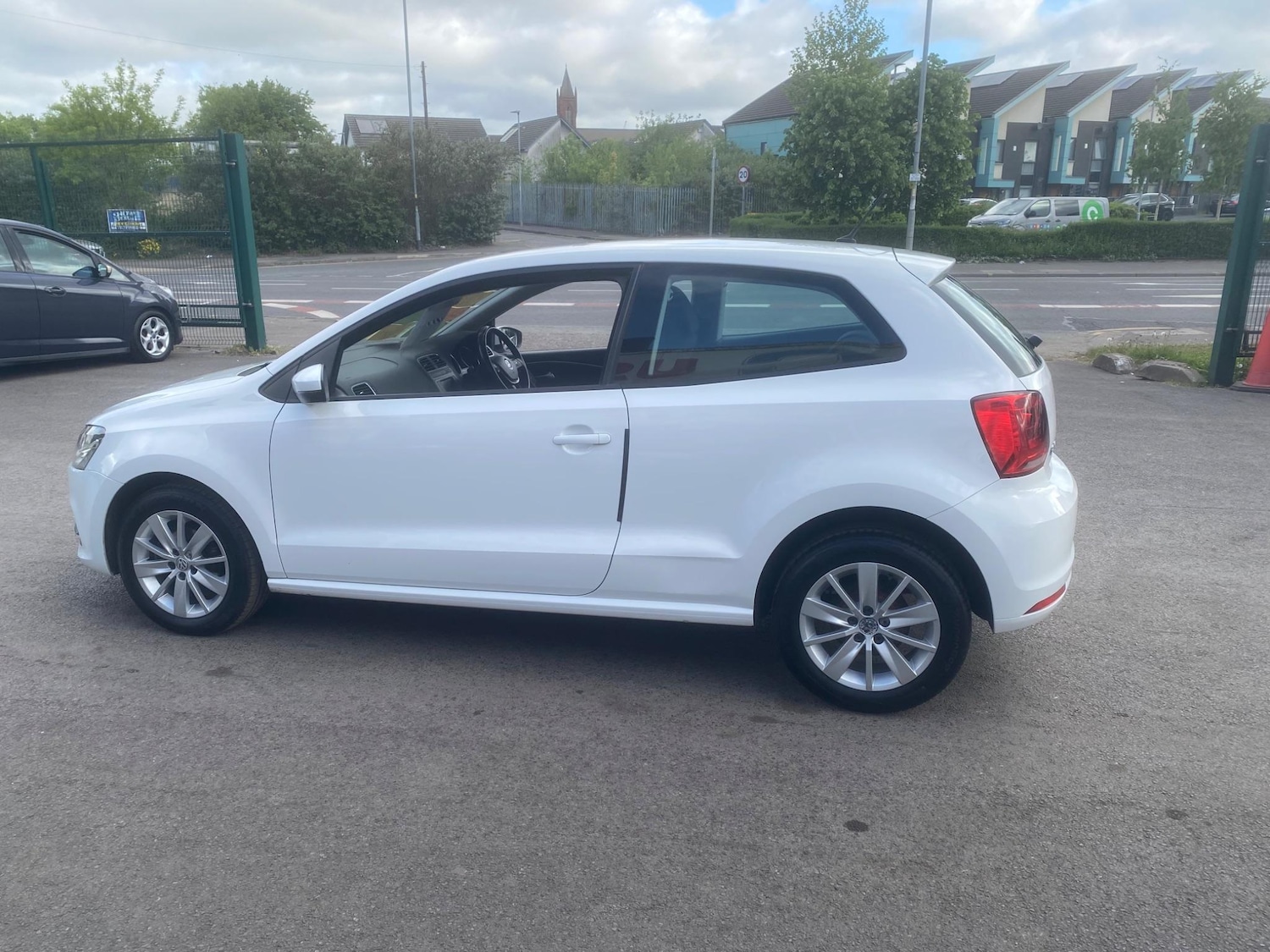 Used Volkswagen Polo 2014 for sale - 76549395: Photo 13