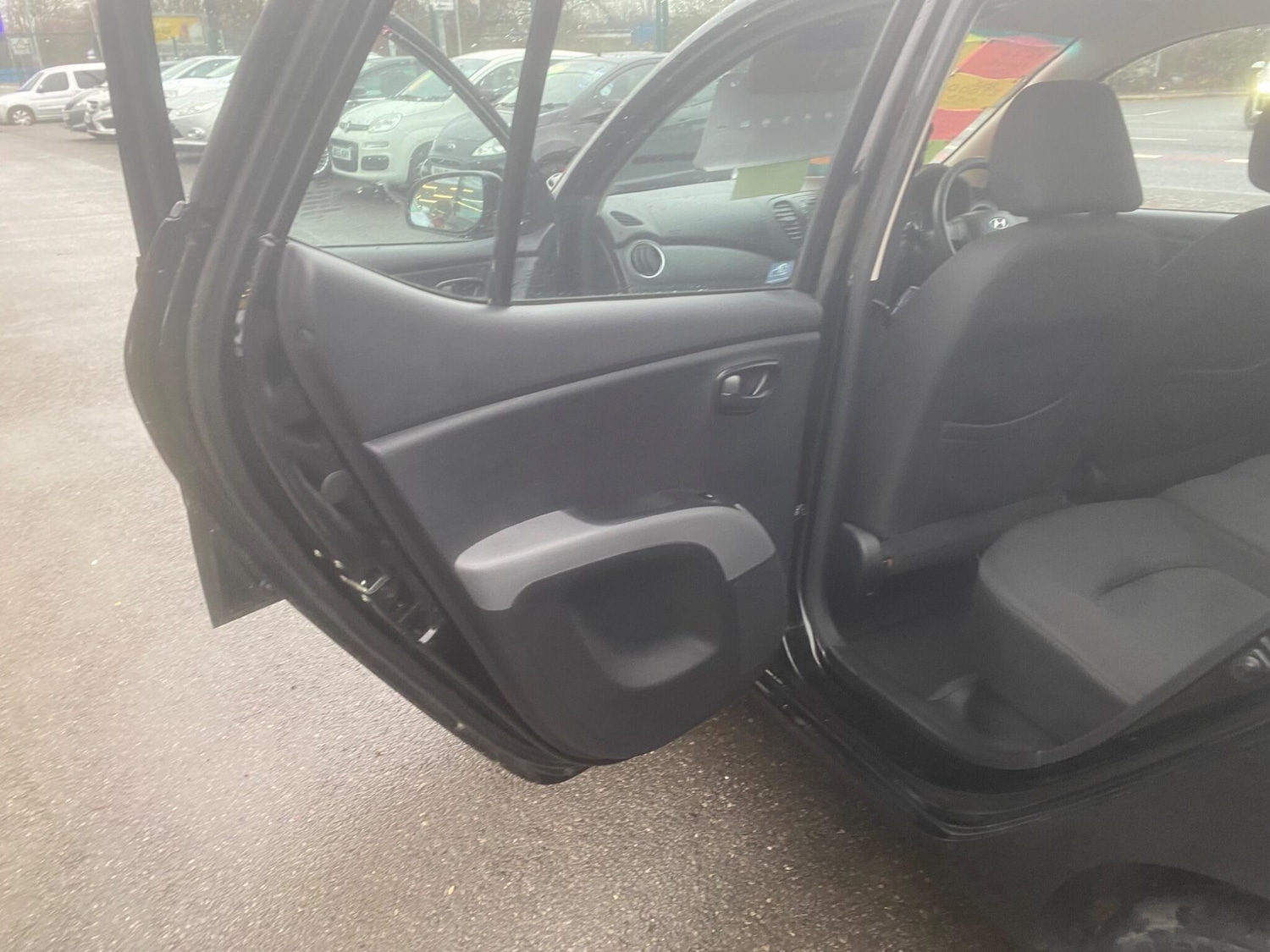 Used Hyundai i10 2012 for sale - 76975711: Photo 31