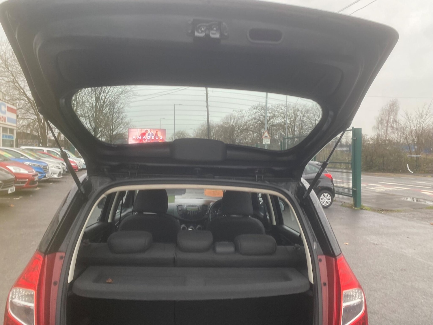 Used Hyundai i10 2012 for sale - 76975711: Photo 36