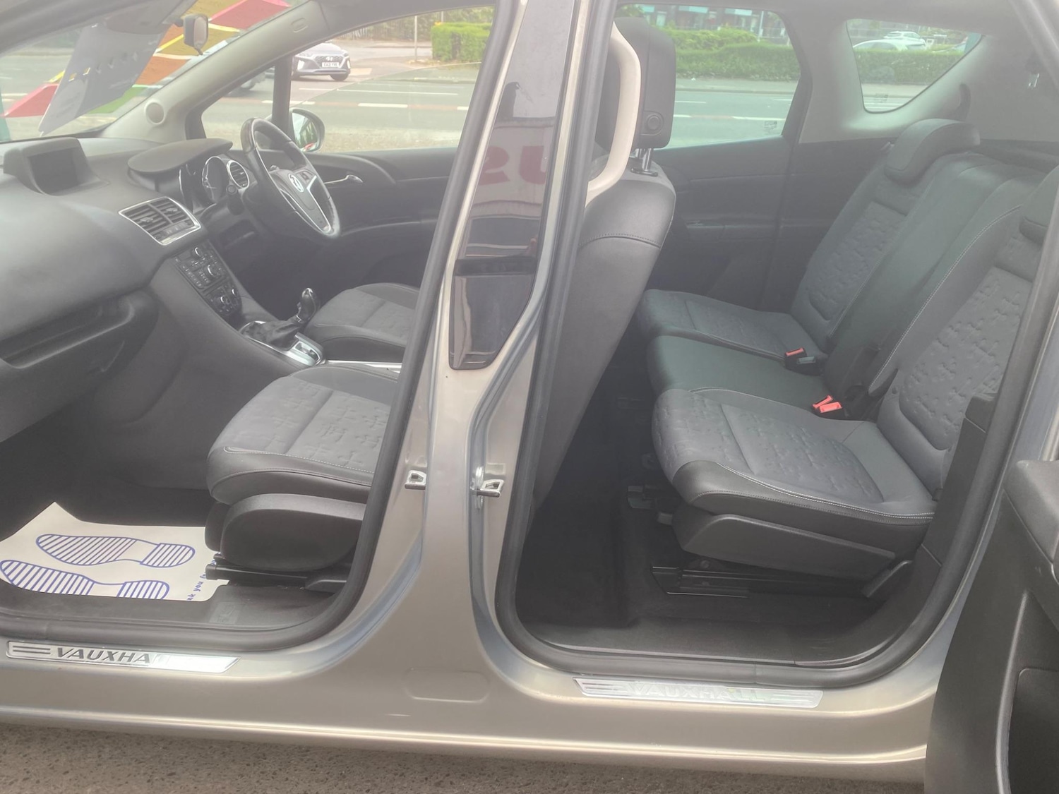 Used Vauxhall Meriva 2015 for sale - 76549676: Photo 32