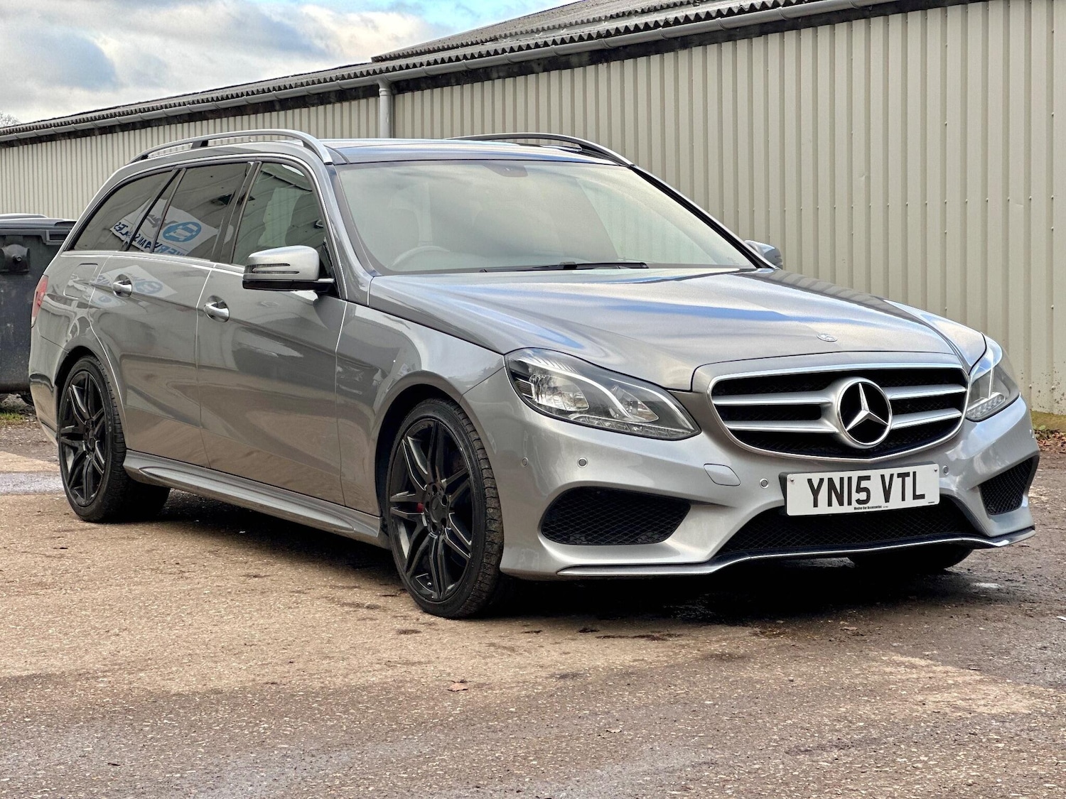 Used Mercedes-Benz E Class 2015 for sale - 76859339: Photo 2