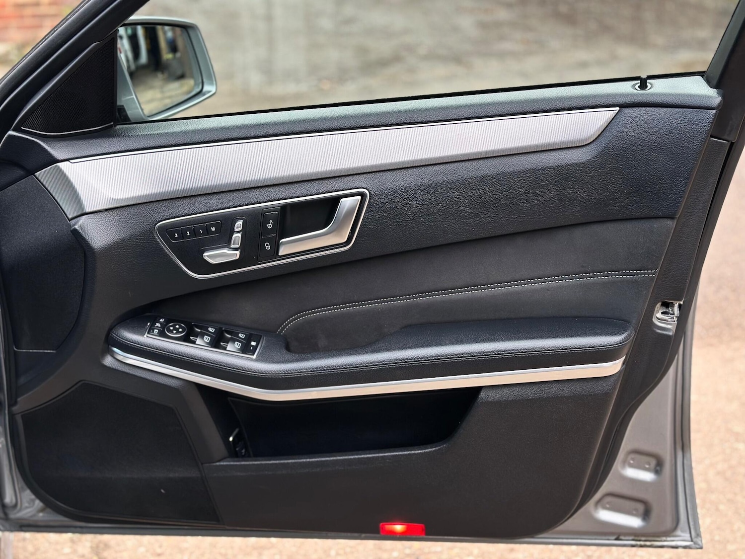 Used Mercedes-Benz E Class 2015 for sale - 76859339: Photo 32