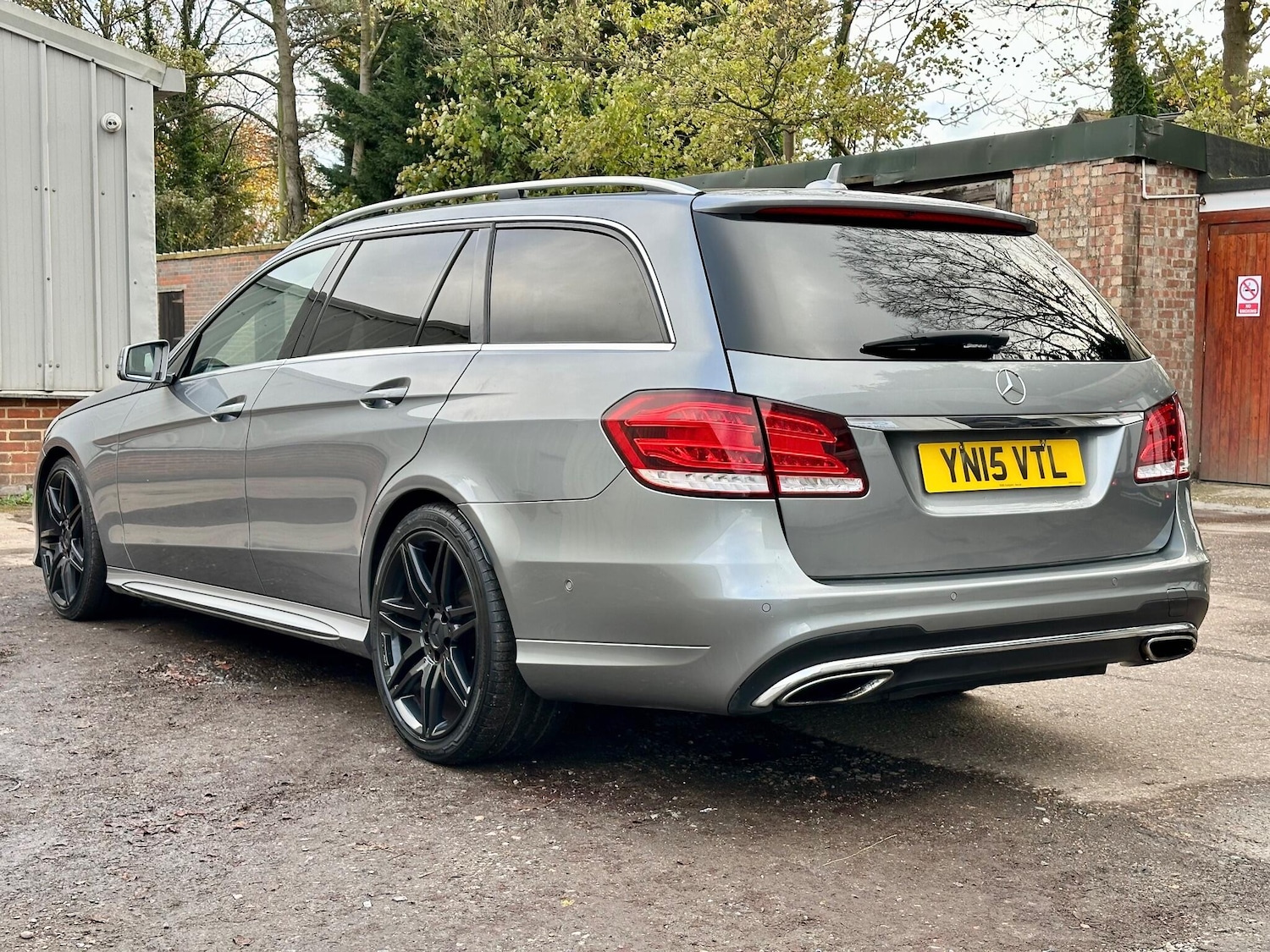 Used Mercedes-Benz E Class 2015 for sale - 76859339: Photo 8
