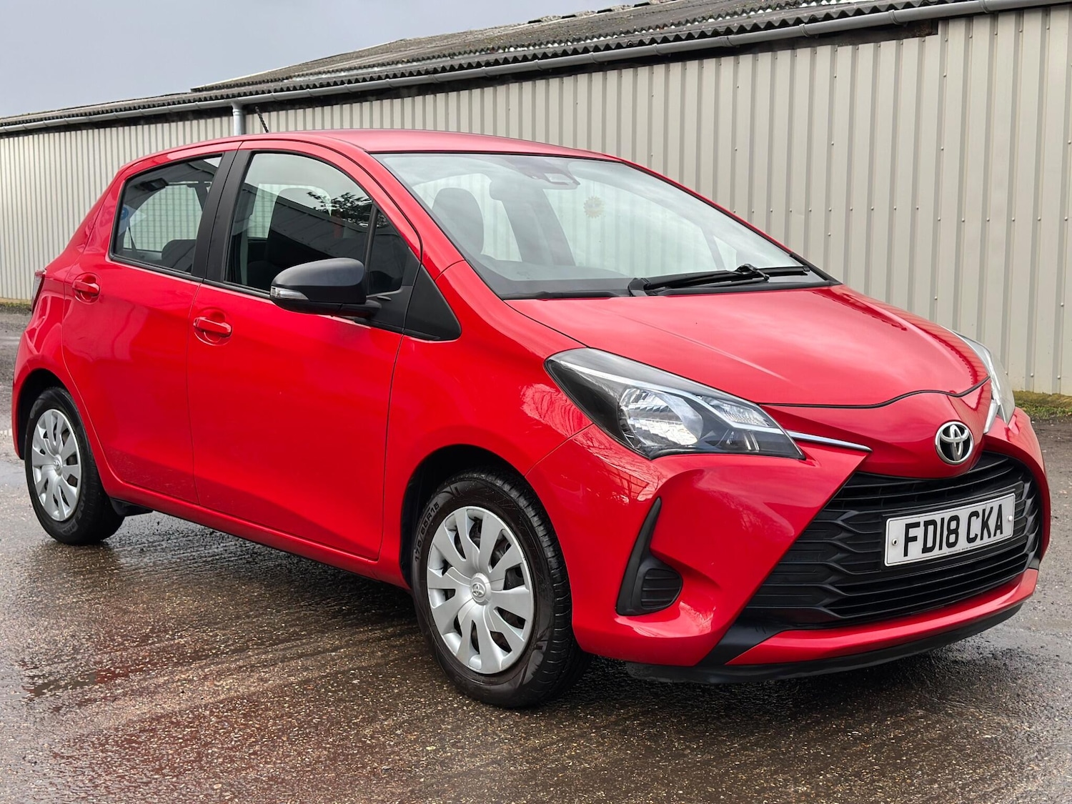 Used Toyota Yaris 2018 for sale - 77524720: Photo 2