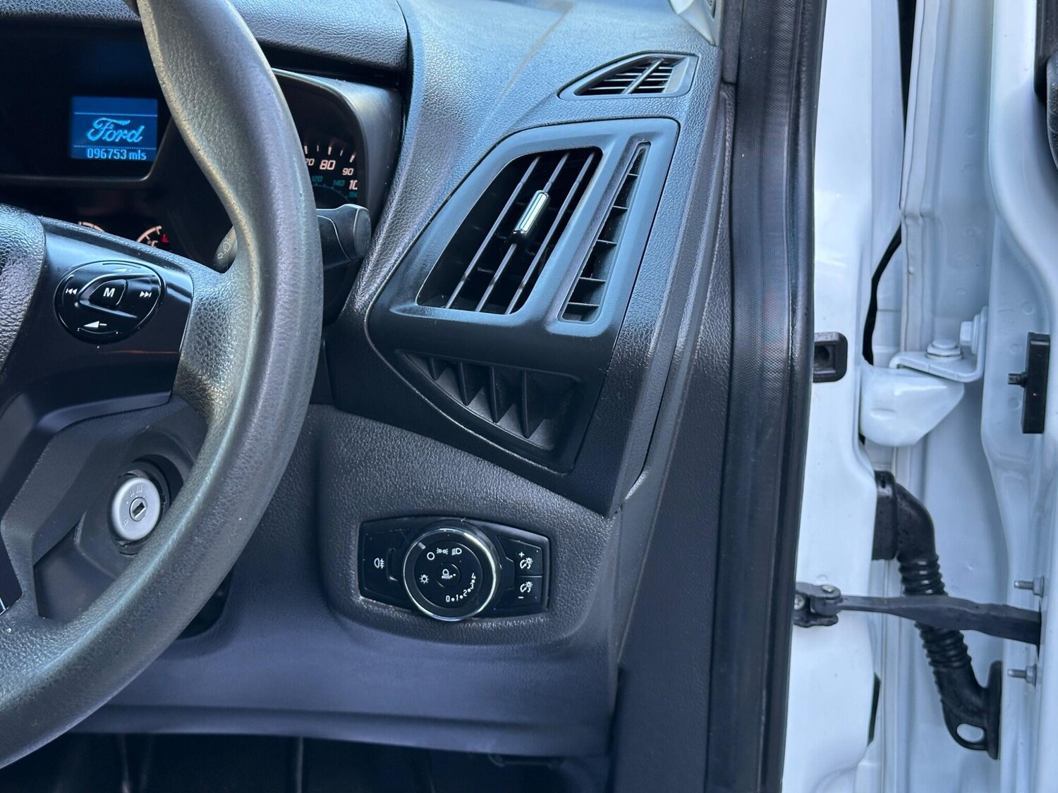 Used Ford Transit Connect 2017 for sale - 77939338: Photo 18