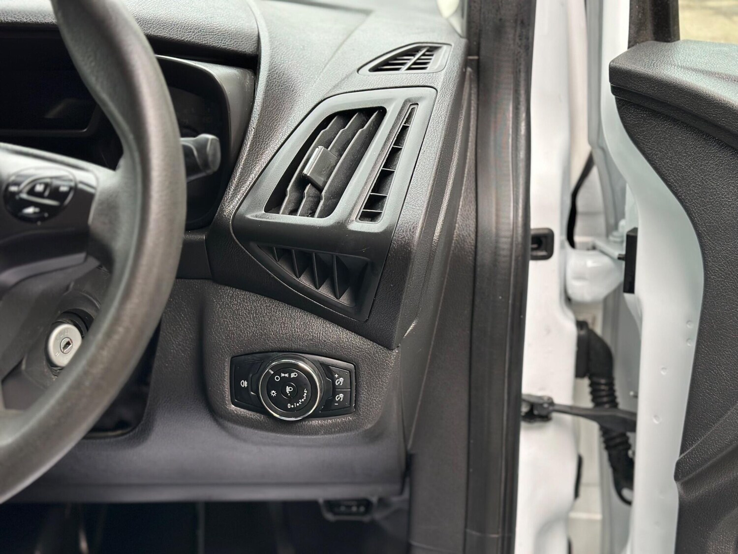 Used Ford Transit Connect 2017 for sale - 77909759: Photo 34