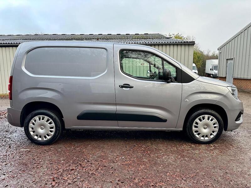 Used Vauxhall Combo 2019 for sale - 76582977: Photo 3