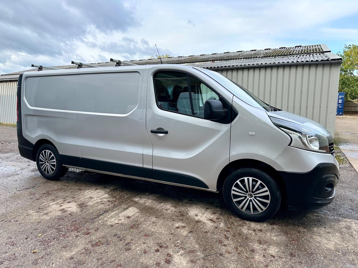 Used Renault Trafic 2017 for sale - 76336492: Photo 2