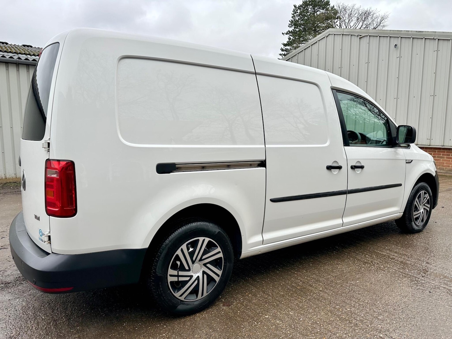 Used Volkswagen Caddy Maxi 2016 for sale - 77625967: Photo 4