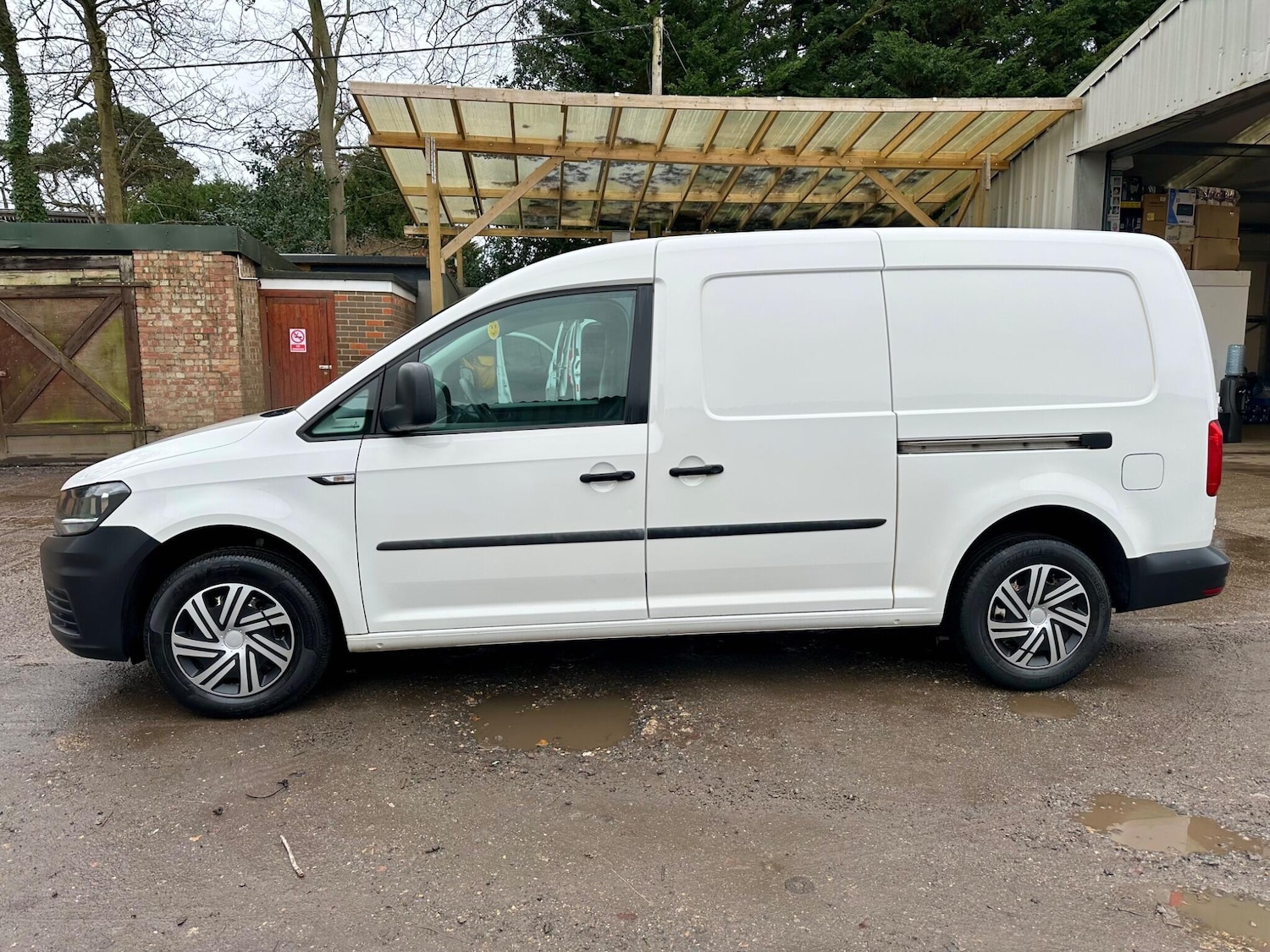 Used Volkswagen Caddy Maxi 2016 for sale - 77625967: Photo 9