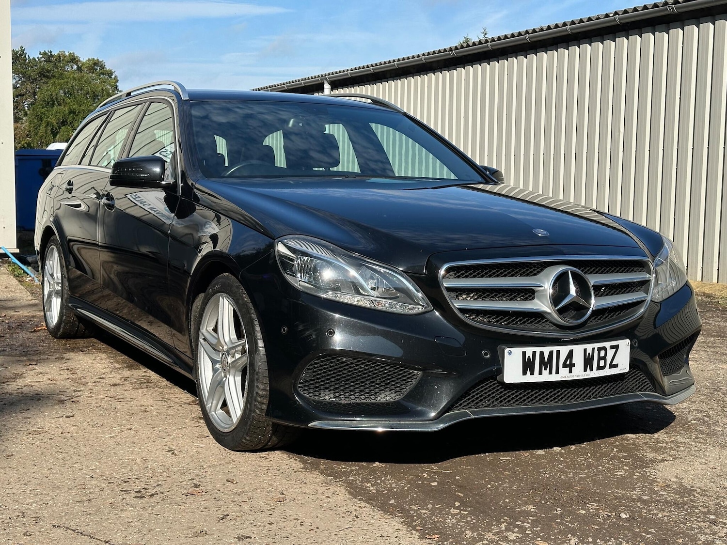 Used Mercedes-Benz E Class 2014 for sale - 76537922: Photo 2