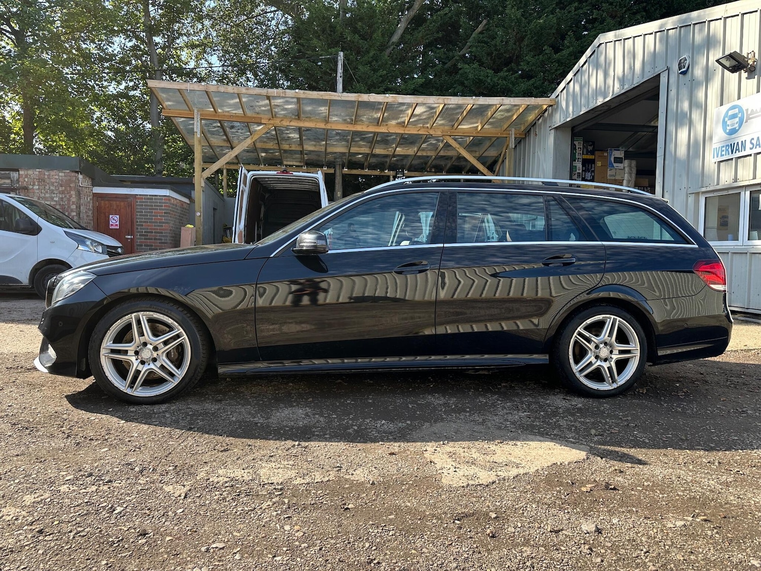 Used Mercedes-Benz E Class 2014 for sale - 76537922: Photo 8