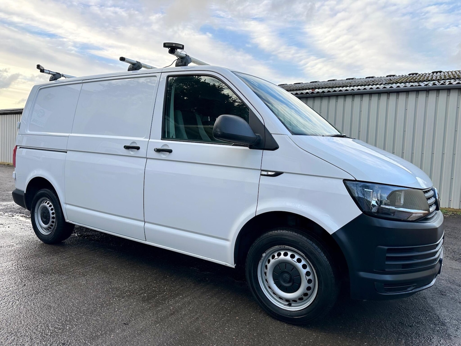 Used Volkswagen Transporter 2018 for sale - 77994418: Photo 2