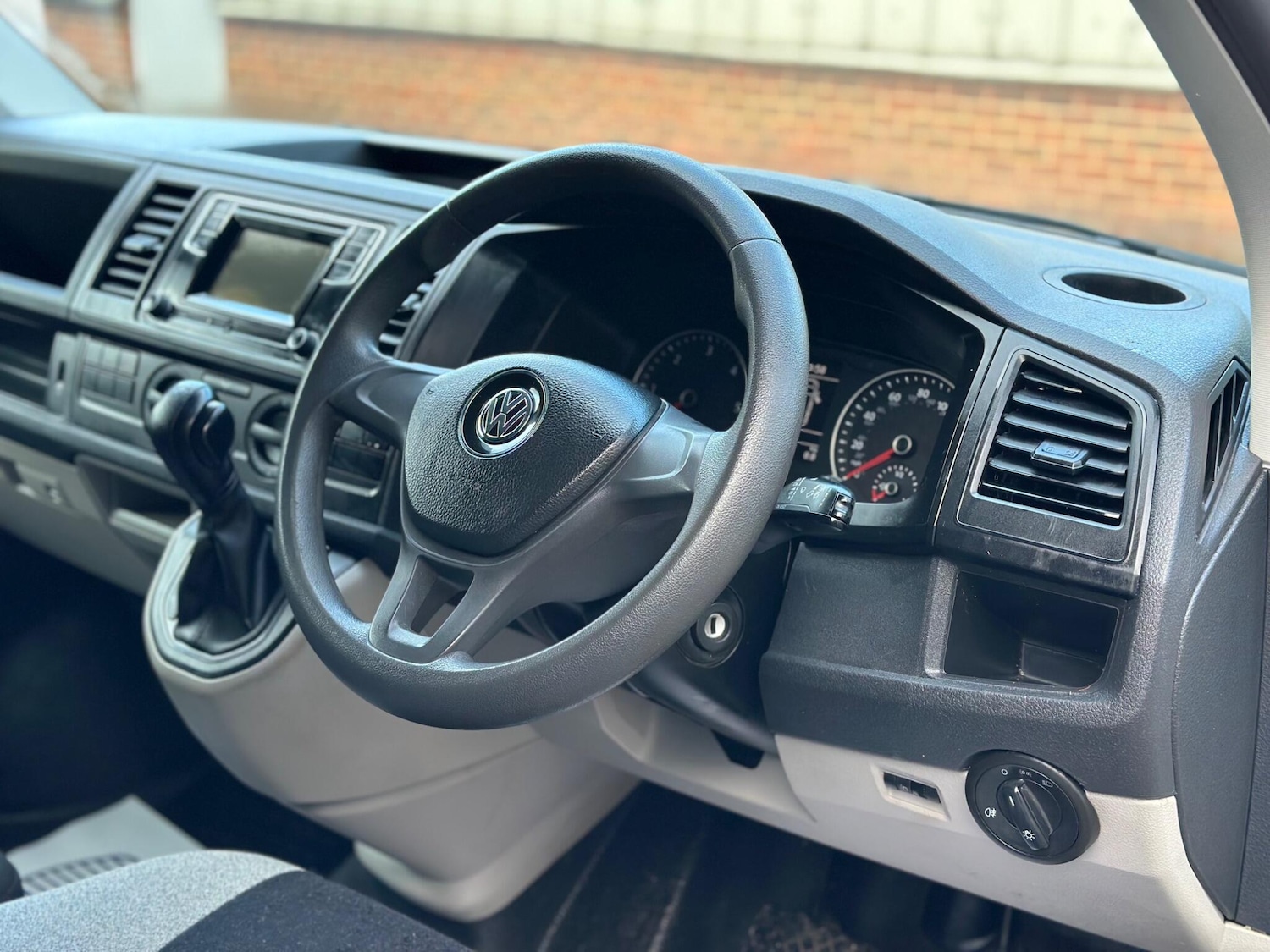 Used Volkswagen Transporter 2018 for sale - 77994418: Photo 24