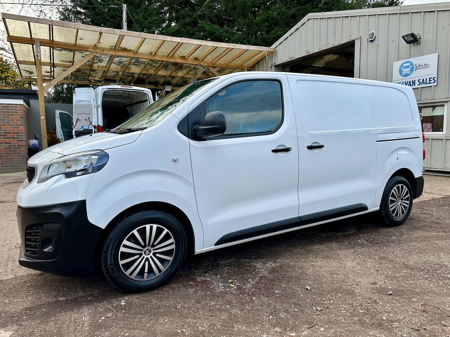 Used Peugeot Expert 2017 for sale - 76859325: Photo 10