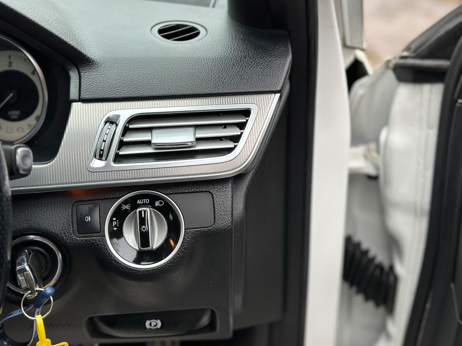 Used Mercedes-Benz E Class 2013 for sale - 76859312: Photo 26