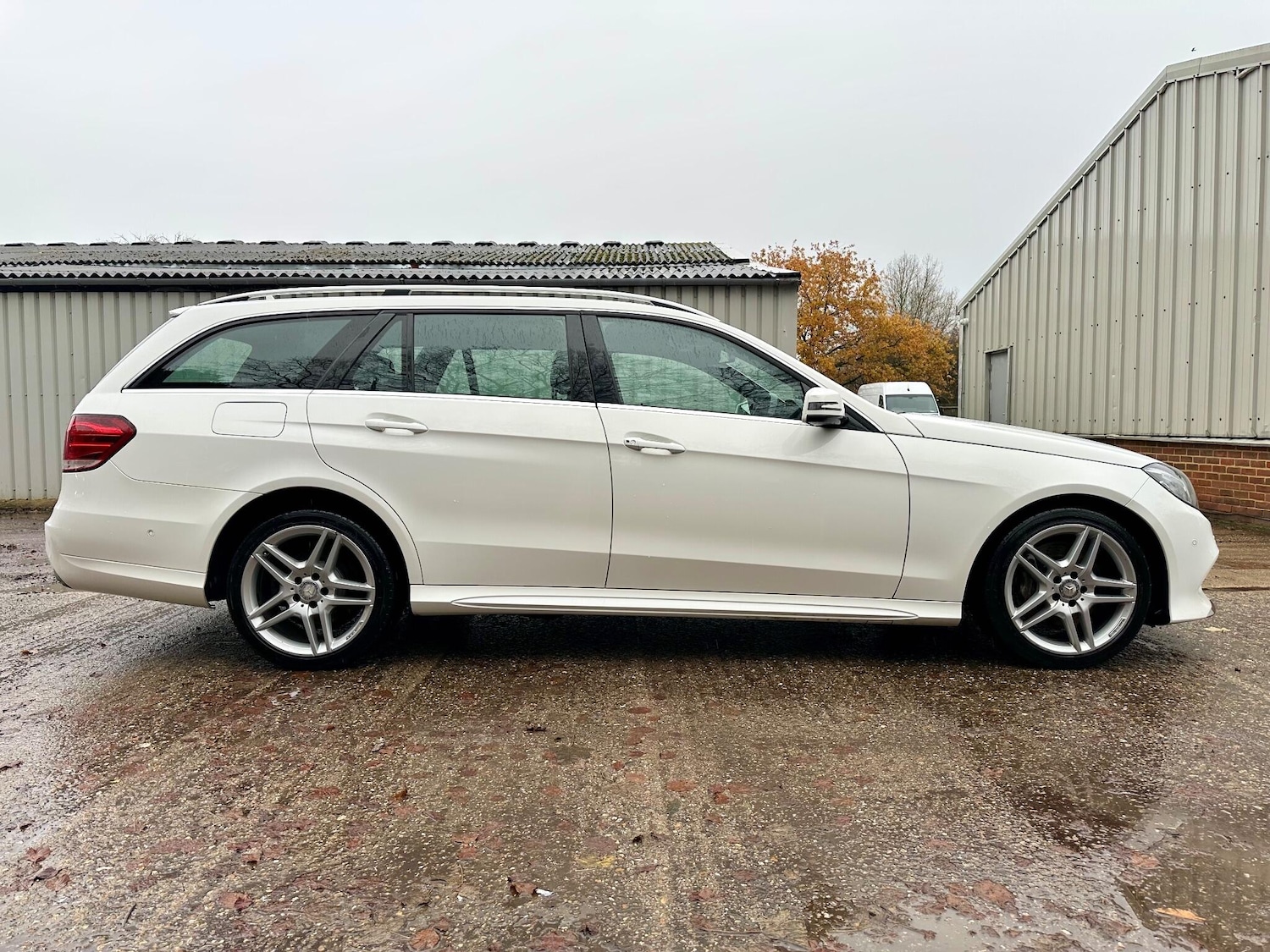 Used Mercedes-Benz E Class 2013 for sale - 76859312: Photo 3