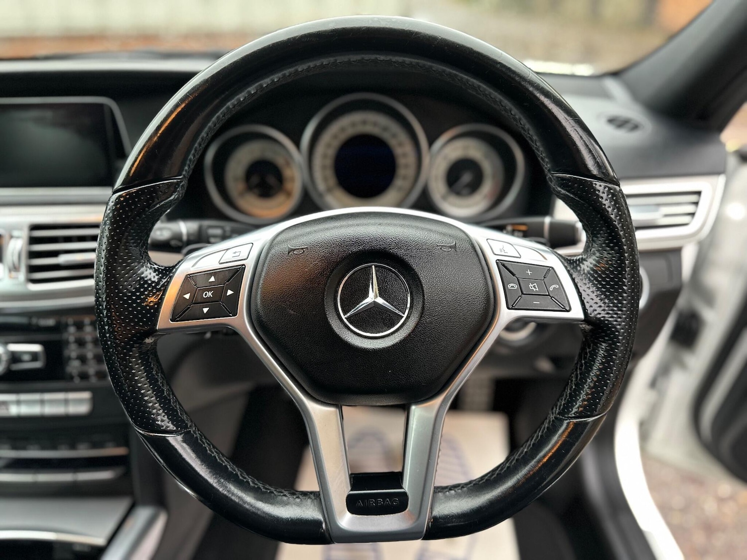 Used Mercedes-Benz E Class 2013 for sale - 76859312: Photo 34