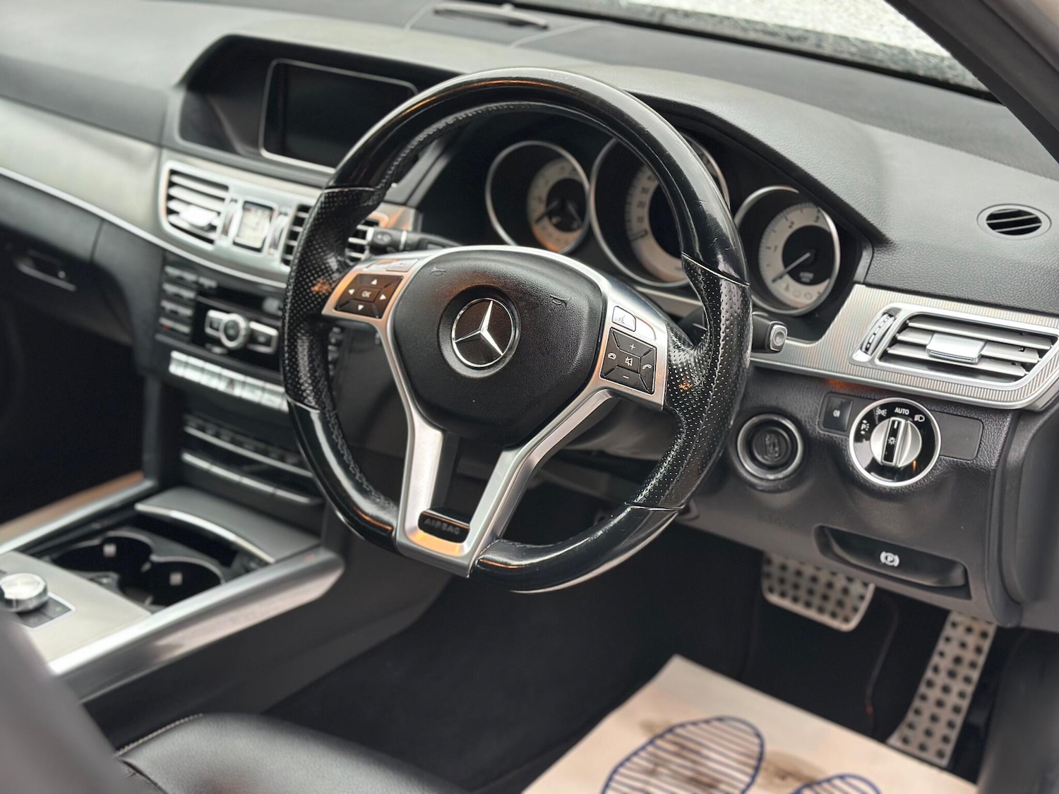 Used Mercedes-Benz E Class 2013 for sale - 76859312: Photo 35