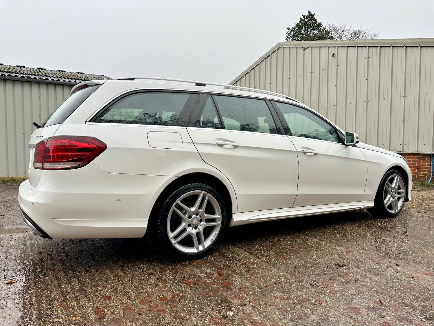 Used Mercedes-Benz E Class 2013 for sale - 76859312: Photo 4